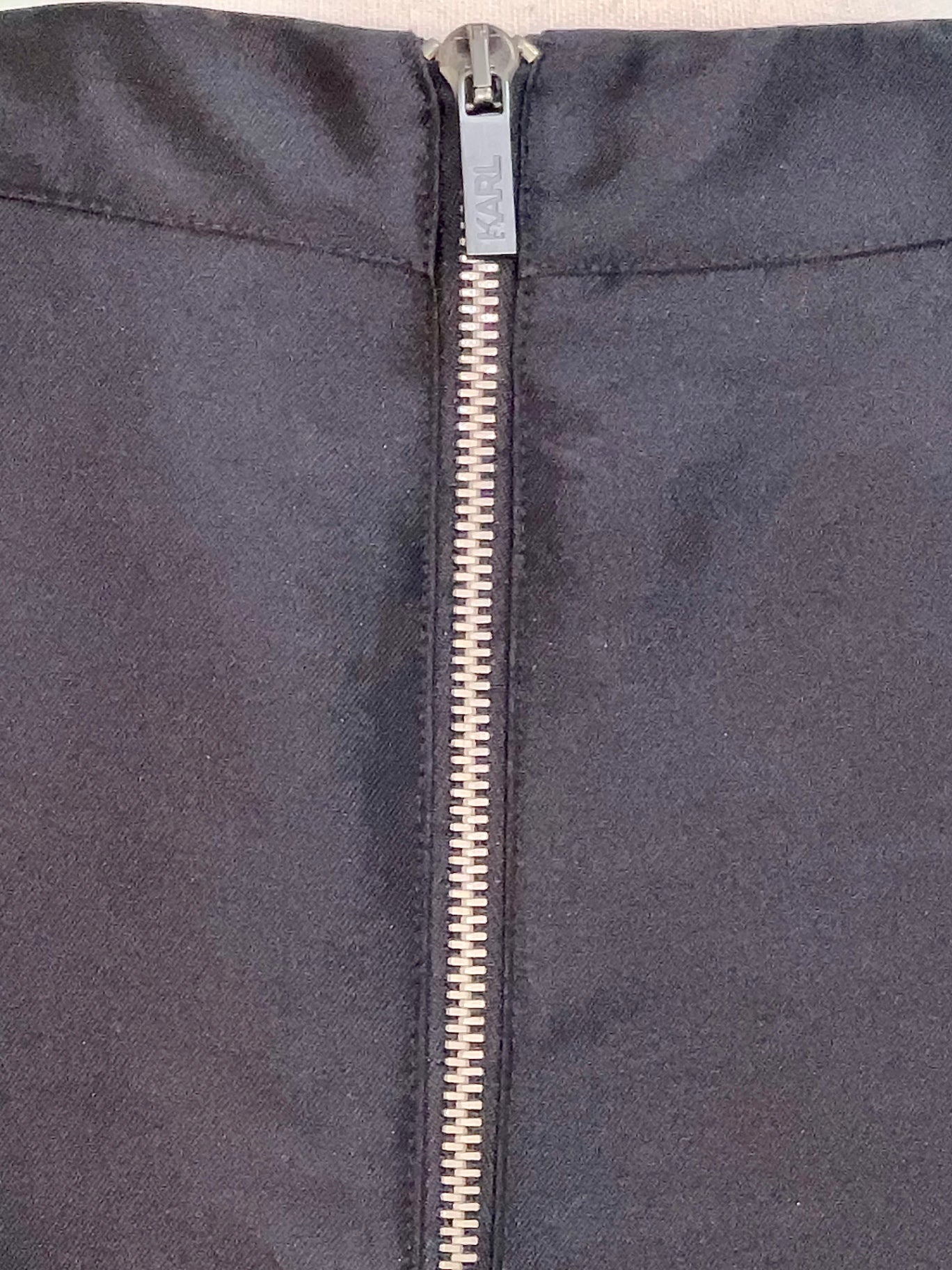 Karl Lagerfeld Bluse 42 Schwarz mit Nieten und Reißverschluss hinten