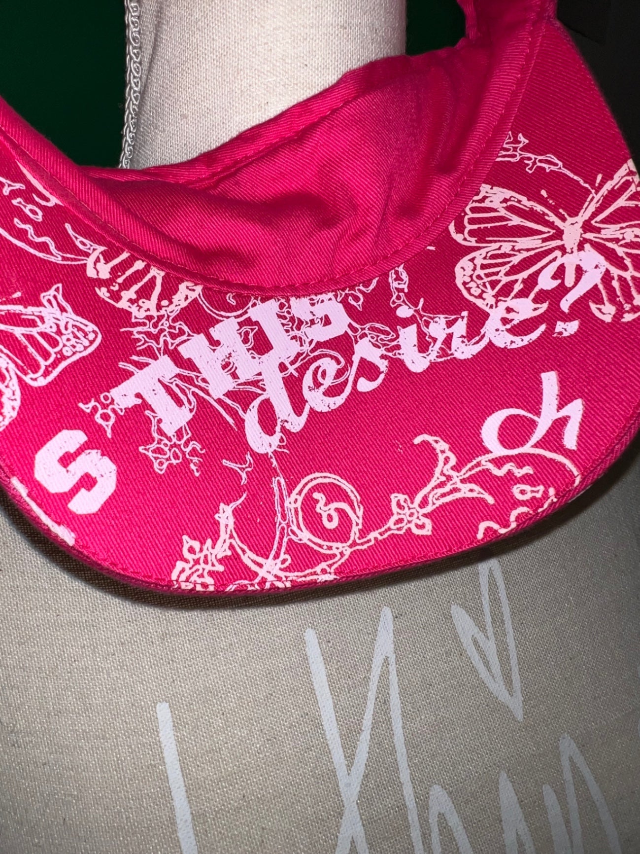 Vintage Deha Schirmmütze / Sonnenschutz Unklar ca. 58 Pink mit weißem Druck und Stickerrei