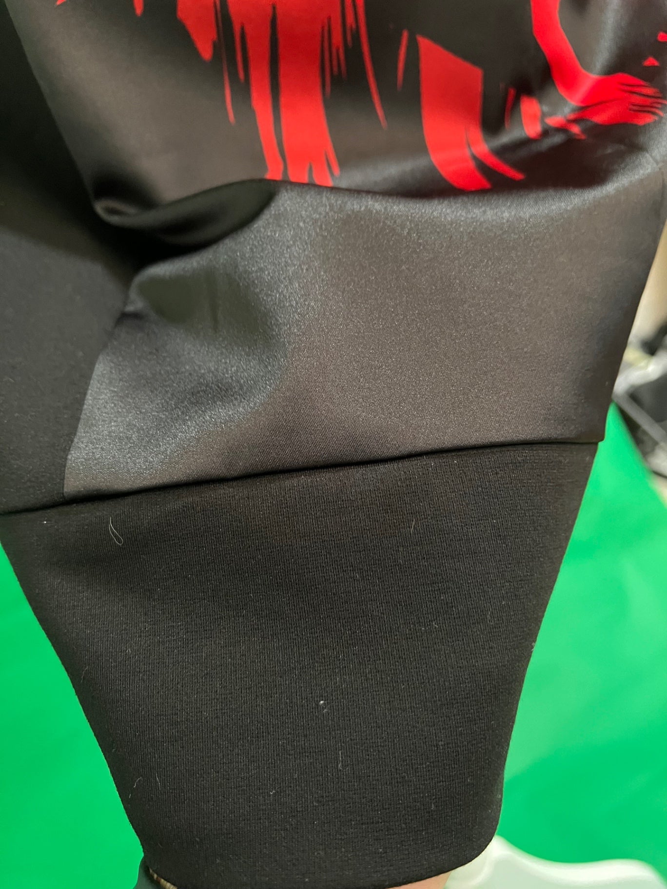 Versace Jeans Kleid 40 Schwarz Rot gemustert, NEU mit Etikett