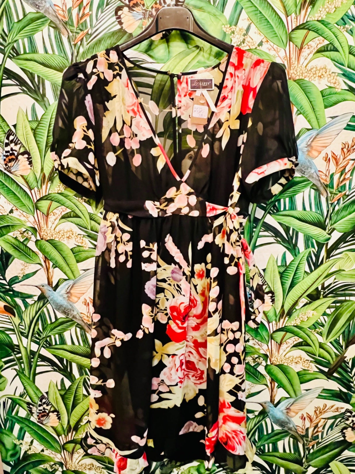 Lipsy London Kleid S 36 Schwarz mit Blumenmuster in Rot, Pink, Creme, Grün