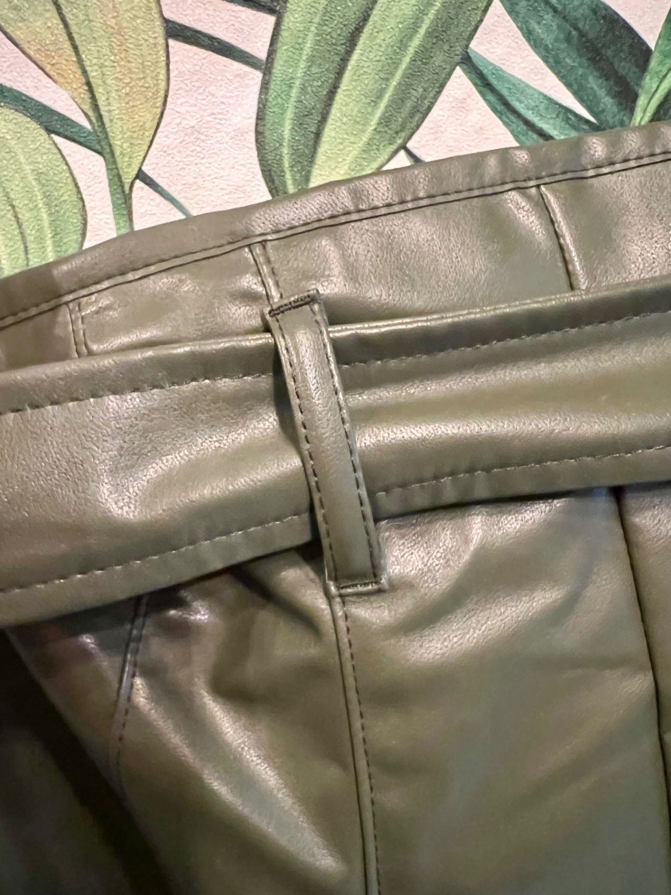 Marc Cain Shorts 36 N1 Oliv Lederimitat Neu mit Etikett