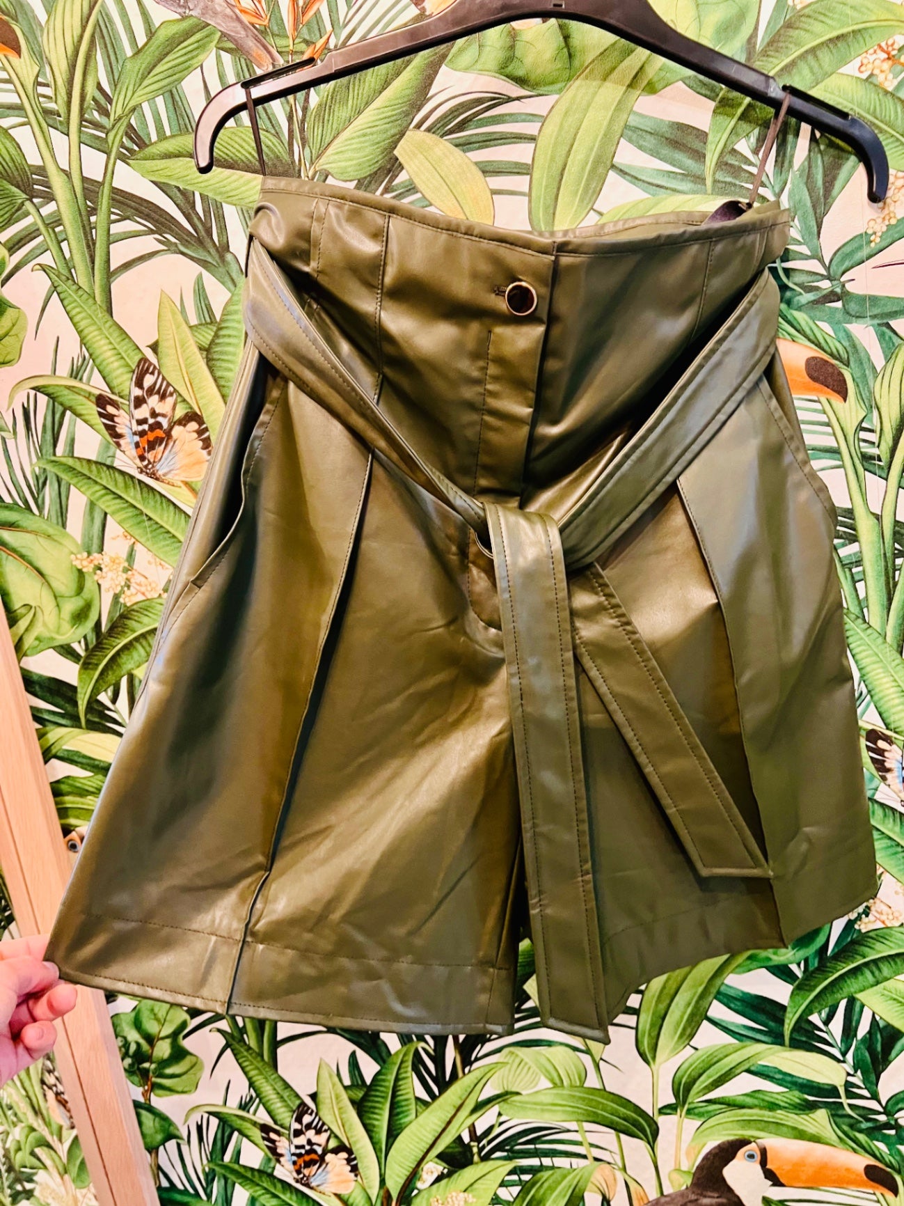 Marc Cain Shorts 36 N1 Oliv Lederimitat Neu mit Etikett