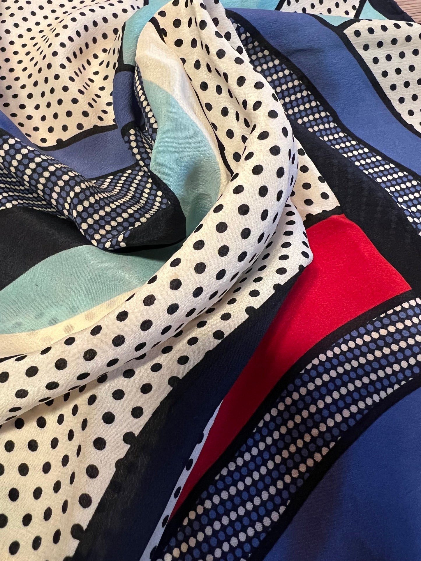 Codello Vintage Seidentuch – Pop-Art / Comic-Stil, 47×47 cm, Weiß-Blau-Rot