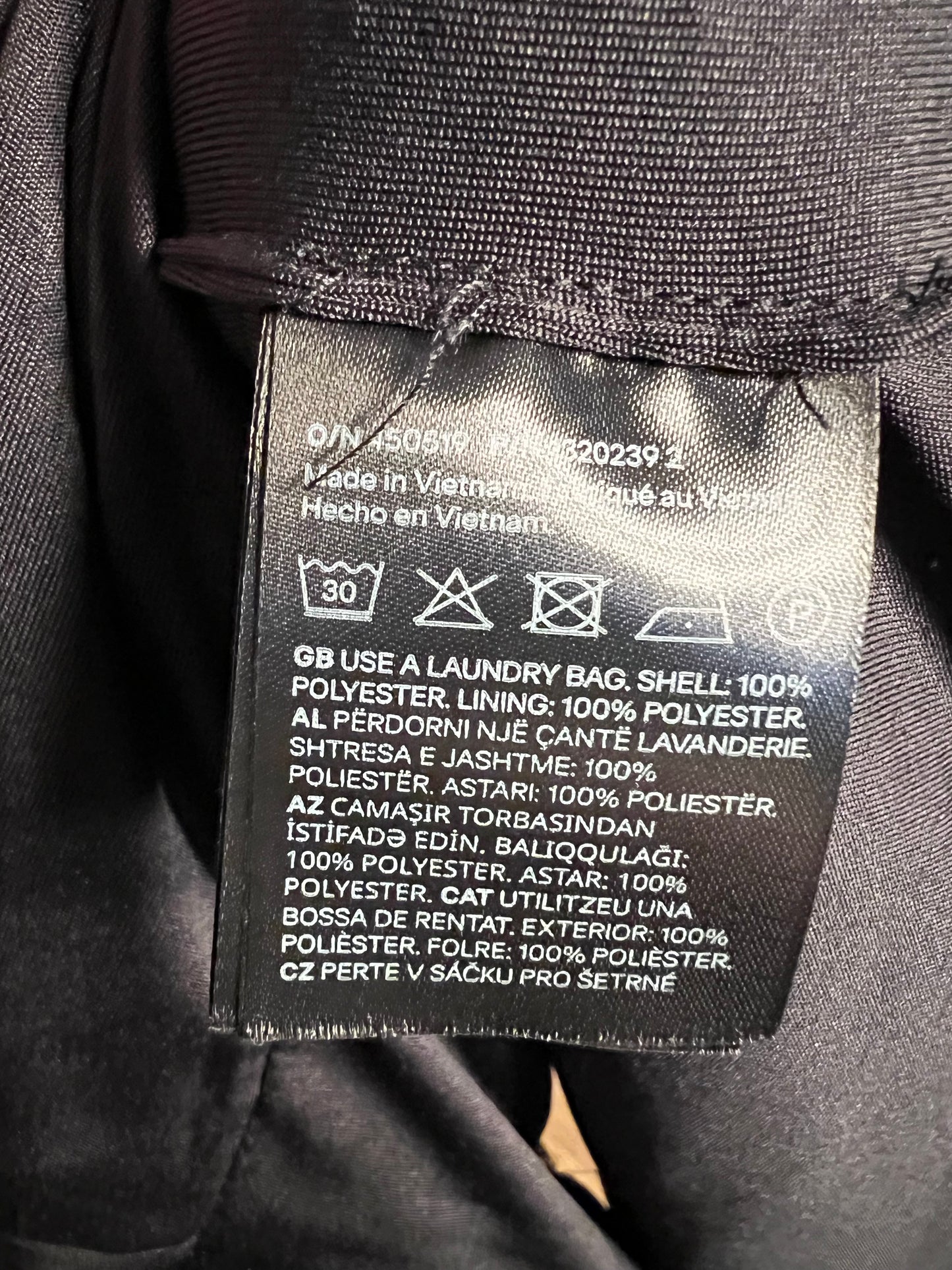 Sara's Choice: H&M – Träger Top mit Fransen Fäden schwarz | Gr 34 XS 36 S | Dark Alternative