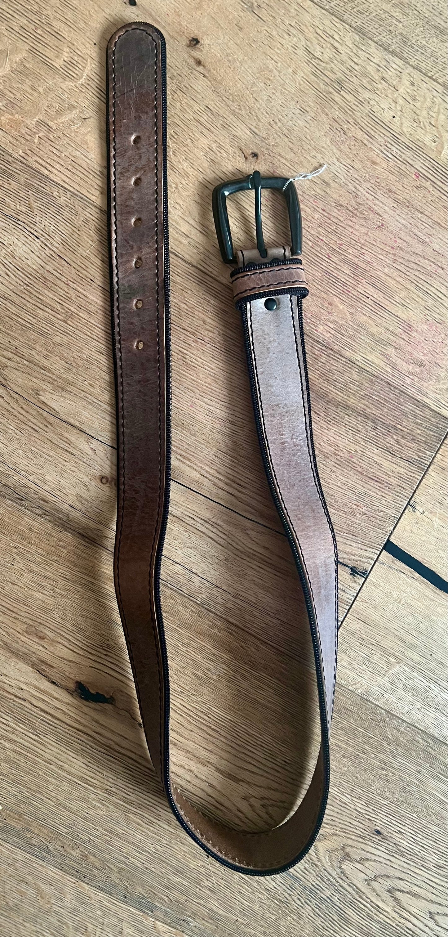 Neuer Echtleder Gürtel hellbraun – Used Look – schwarze Metallschnalle – Reißverschluss Saum – 90 cm – ungetragen