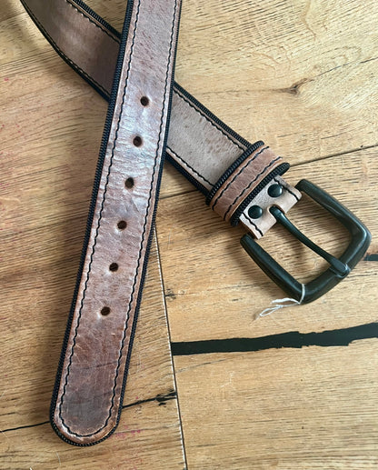 Neuer Echtleder Gürtel hellbraun – Used Look – schwarze Metallschnalle – Reißverschluss Saum – 90 cm – ungetragen