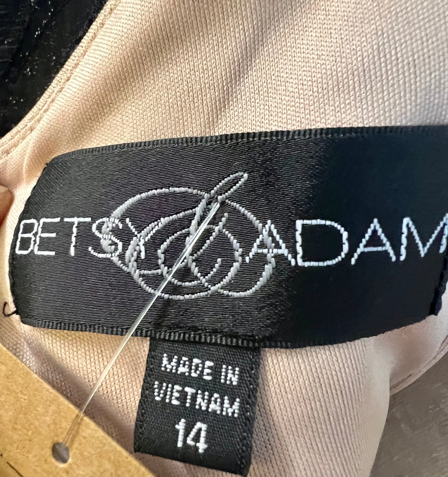 Betsy & Adam festliches Kleid Gr. 42 (US 14) – Spitze & Tüll – A-Linie – Schwarz/Nude – Abendkleid Cocktailkleid