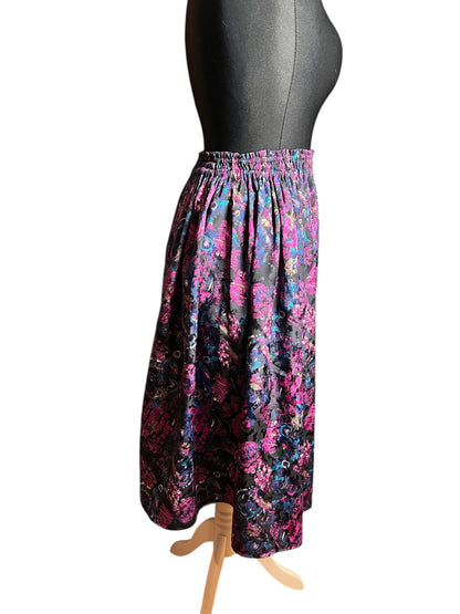 Vintage Tellerrock 80s , Gr 36–42 passend, schwarz pink lila blau bunt gemustert – Midirock schwingend – Statement Rock