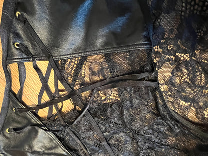 Sara's Choice: Hunkemöller – Lingerie Set Reissverschluss Spitze Strappy BH + Slip schwarz gold | Gr 85F XL 40 42 | Dark Alternative