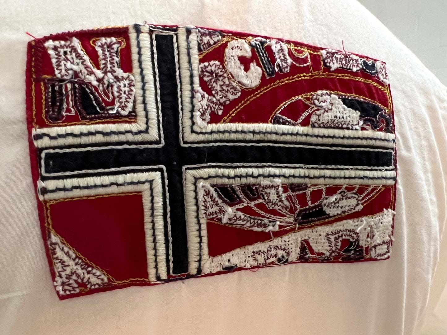 Vintage Napapijri Bluse 34/36 Weiß mit bunten gestickten Verzierungen