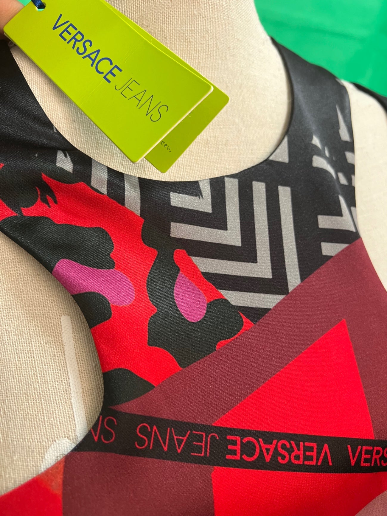 Versace Jeans Kleid 40 Schwarz Rot gemustert, NEU mit Etikett