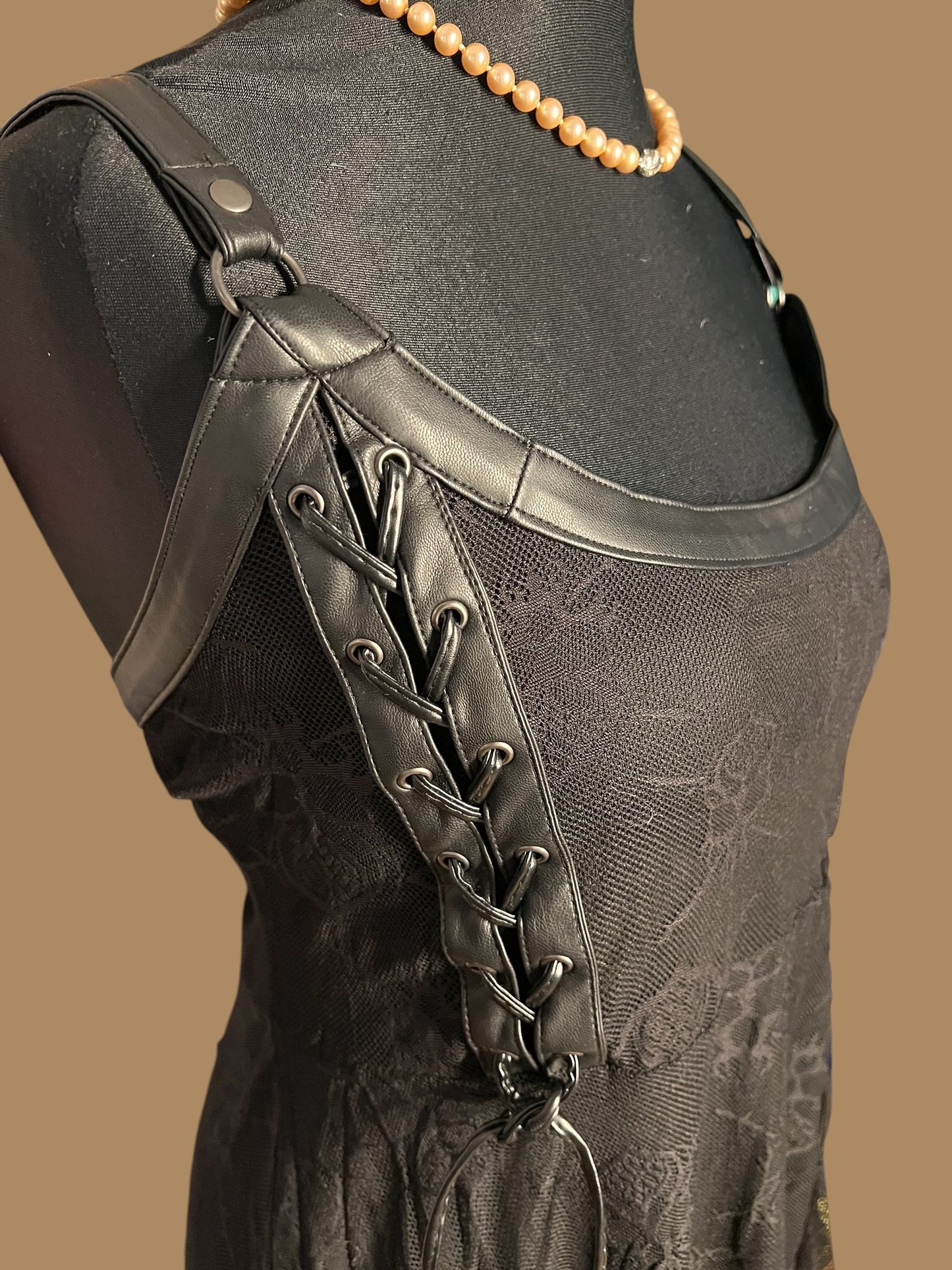 Sara's Choice: Killstar – Träger Kleid Kunstleder Spitze schwarz| Gr. XXL 46 48 | Dark Alternative