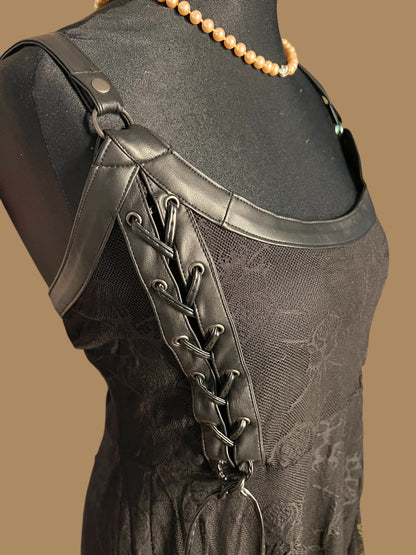 Sara's Choice: Killstar – Träger Kleid Kunstleder Spitze schwarz| Gr. XXL 46 48 | Dark Alternative