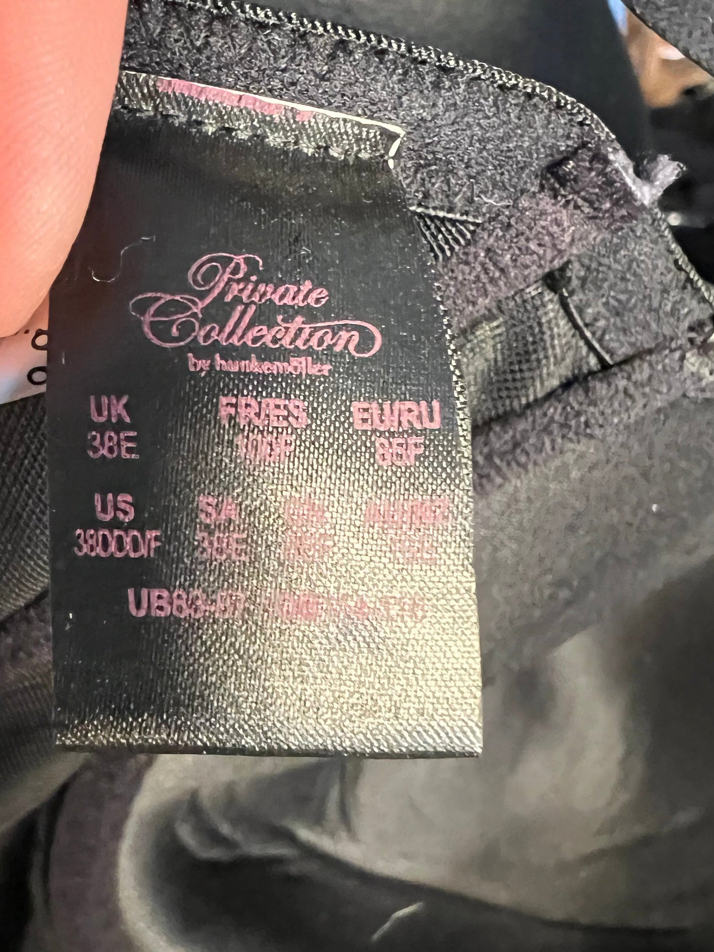 Sara's Choice: Hunkemöller – Lingerie Set Reissverschluss Spitze Strappy BH + Slip schwarz gold | Gr 85F XL 40 42 | Dark Alternative