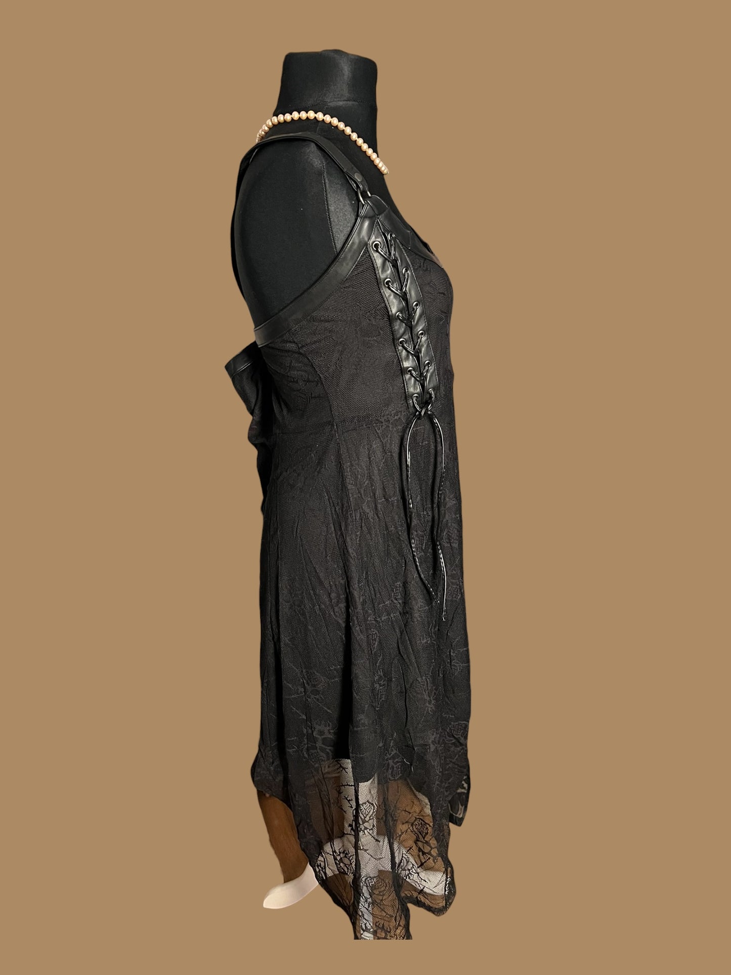 Sara's Choice: Killstar – Träger Kleid Kunstleder Spitze schwarz| Gr. XXL 46 48 | Dark Alternative