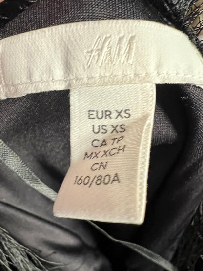 Sara's Choice: H&M – Träger Top mit Fransen Fäden schwarz  | Gr 34 XS 36 S | Dark Alternative