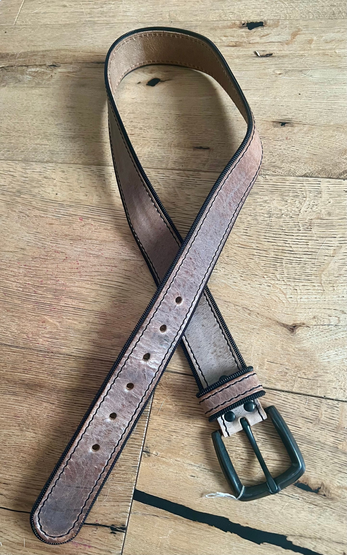 Neuer Echtleder Gürtel hellbraun – Used Look – schwarze Metallschnalle – Reißverschluss Saum – 90 cm – ungetragen