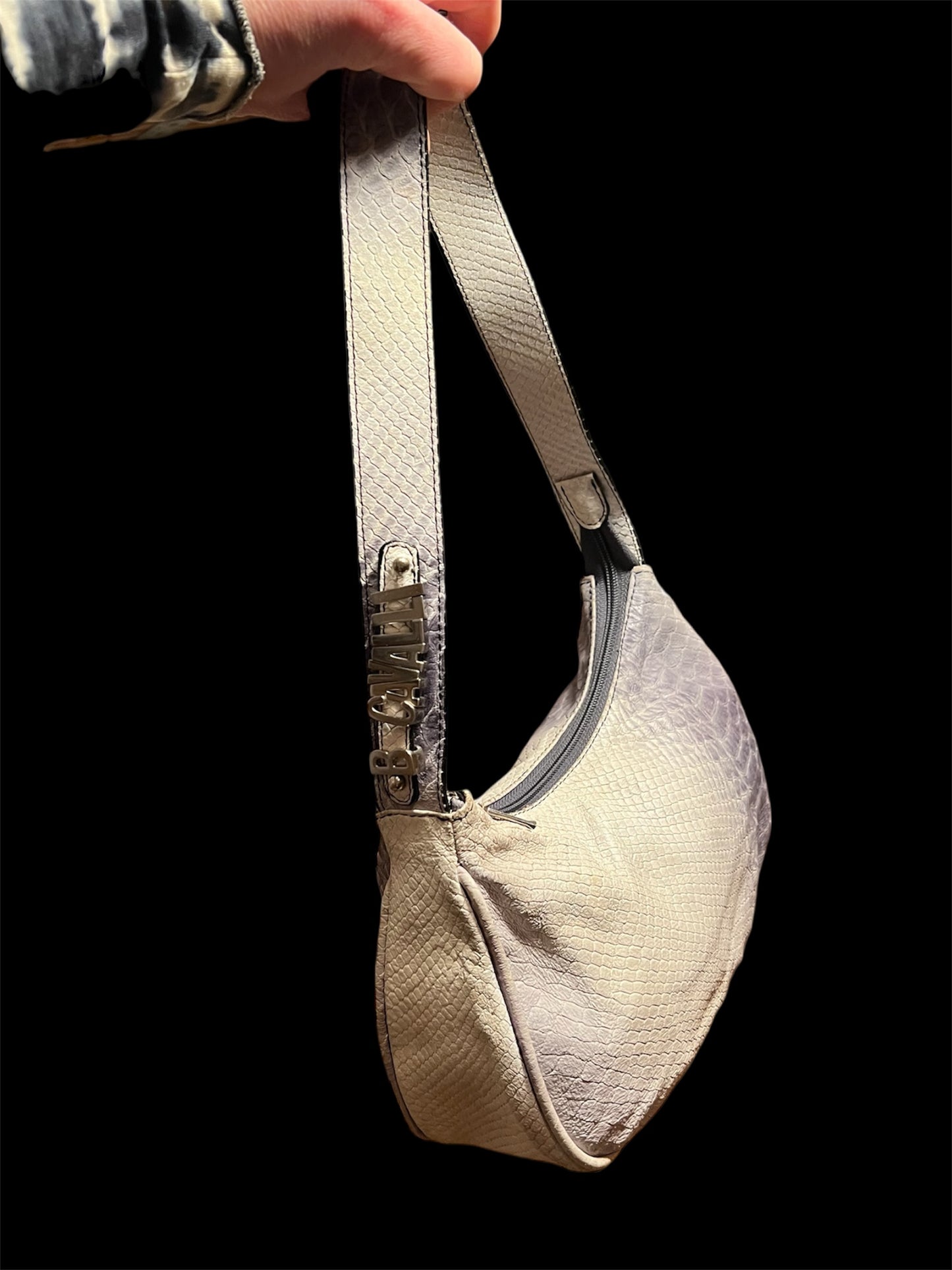 B. Cavalli Vintage Handtasche Weiß/Grau – Leder mit Schlangenstruktur, Metalllogo