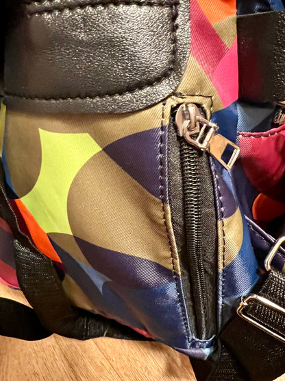 Bunter Nylon-Rucksack Kuchen & Bag – mittelgroß, City‑Style, Top Zustand