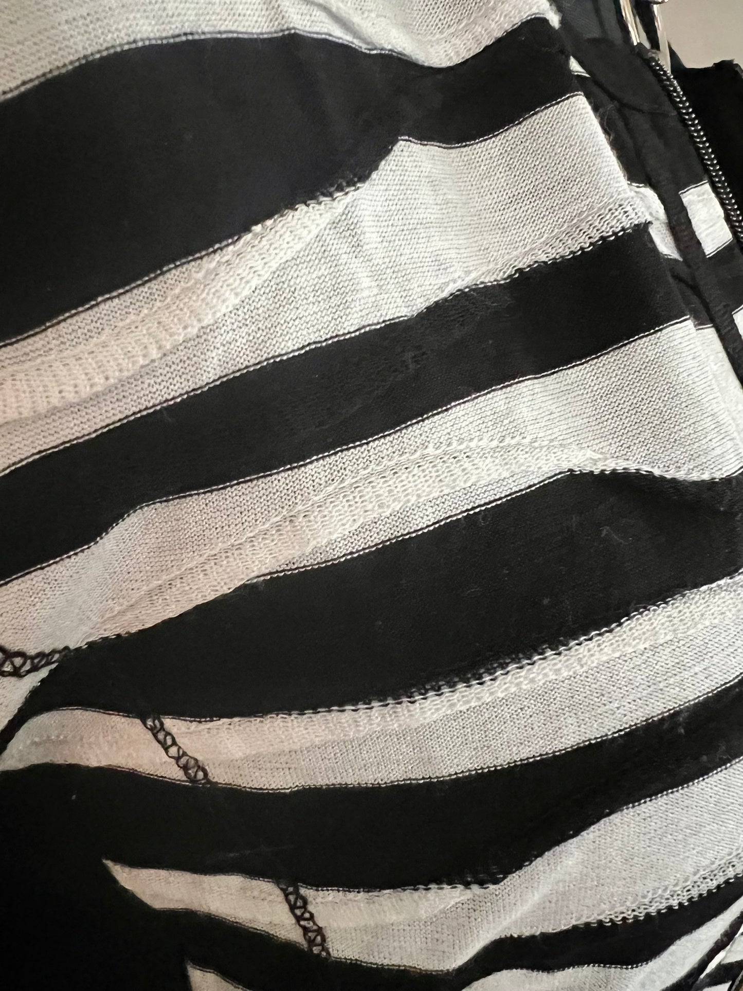 Vintage Gerry Weber Strickjacke | 90s Zebra Struktur Muster | 2-Wege Reißverschluss | Gr. 38 M