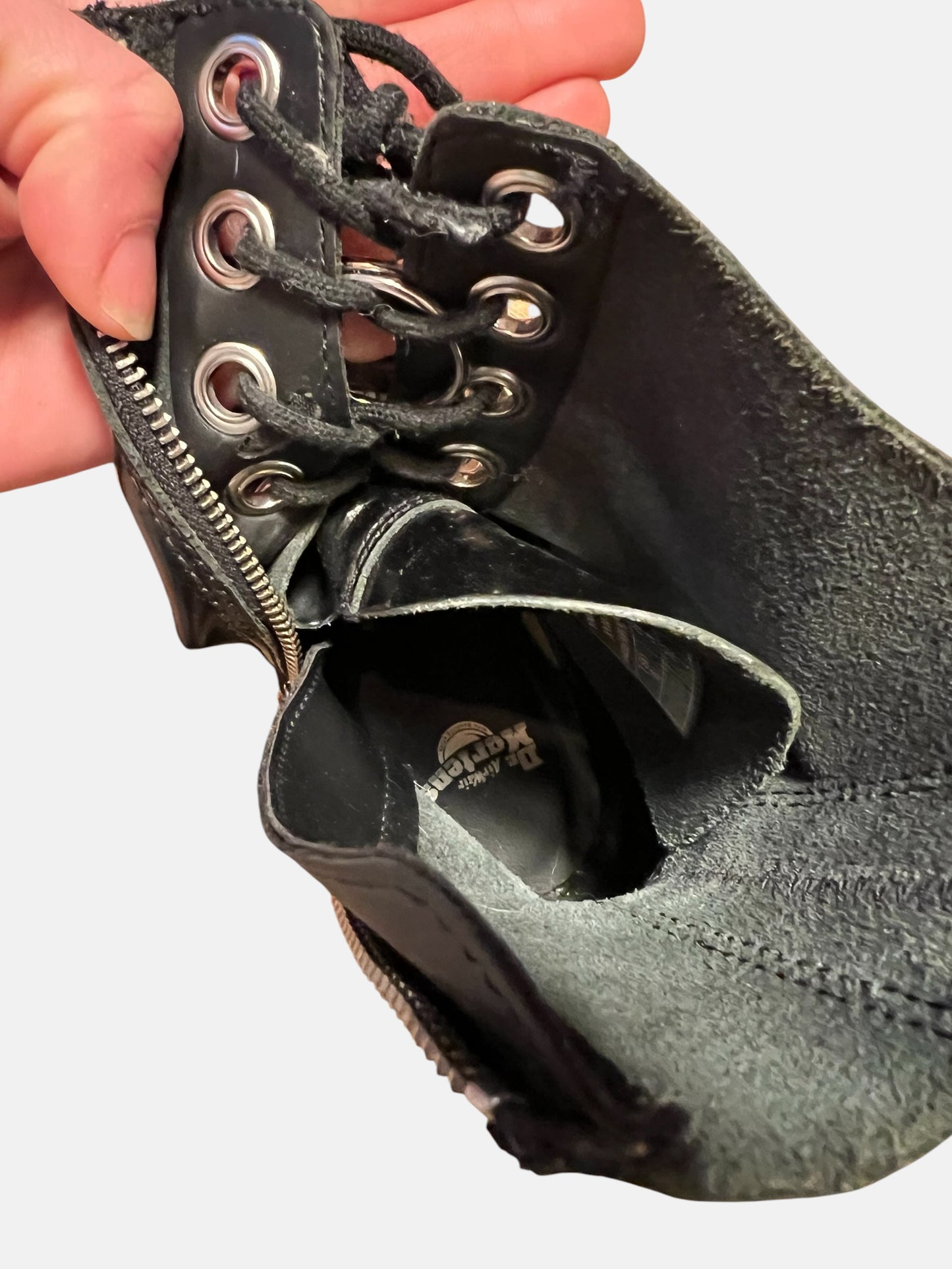 Sara's Choice: Dr. Martens Jadon Max Vegan Platform Boots Stiefel | Gr. 41|  Dark Alternative