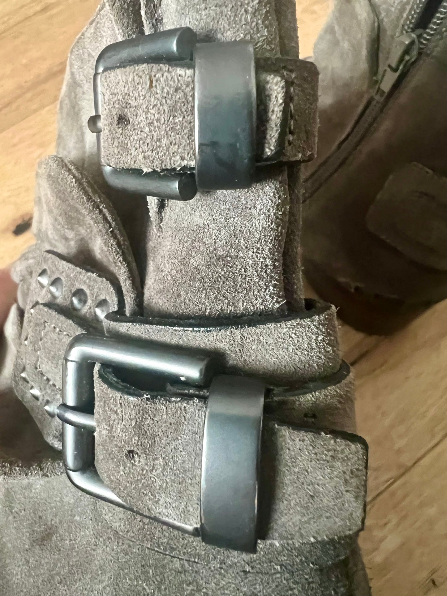 Kennel & Schmenger Boots Wildleder grau braun Nieten Schnallen Gr. 38 (UK 4) Stiefel Biker