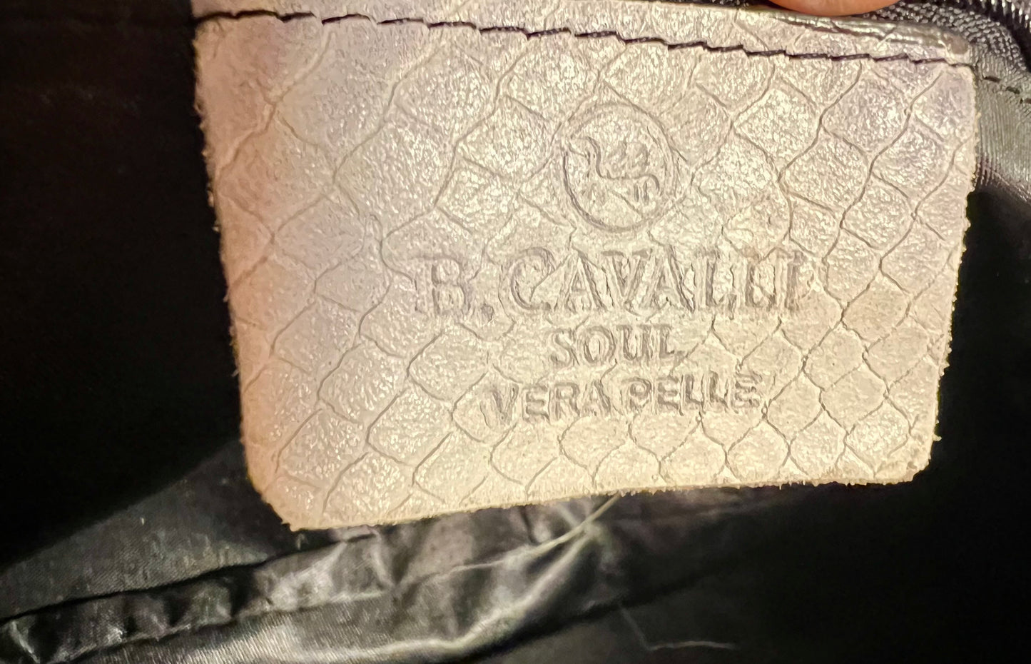 B. Cavalli Vintage Handtasche Weiß/Grau – Leder mit Schlangenstruktur, Metalllogo