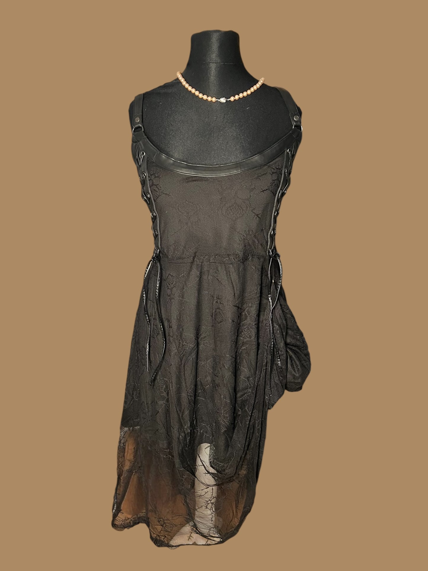 Sara's Choice: Killstar – Träger Kleid Kunstleder Spitze schwarz| Gr. XXL 46 48 | Dark Alternative