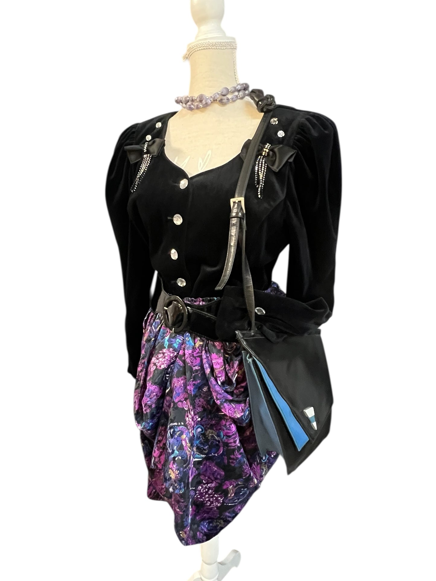 Vintage Tellerrock 80s , Gr 36–42 passend, schwarz pink lila blau bunt gemustert – Midirock schwingend – Statement Rock