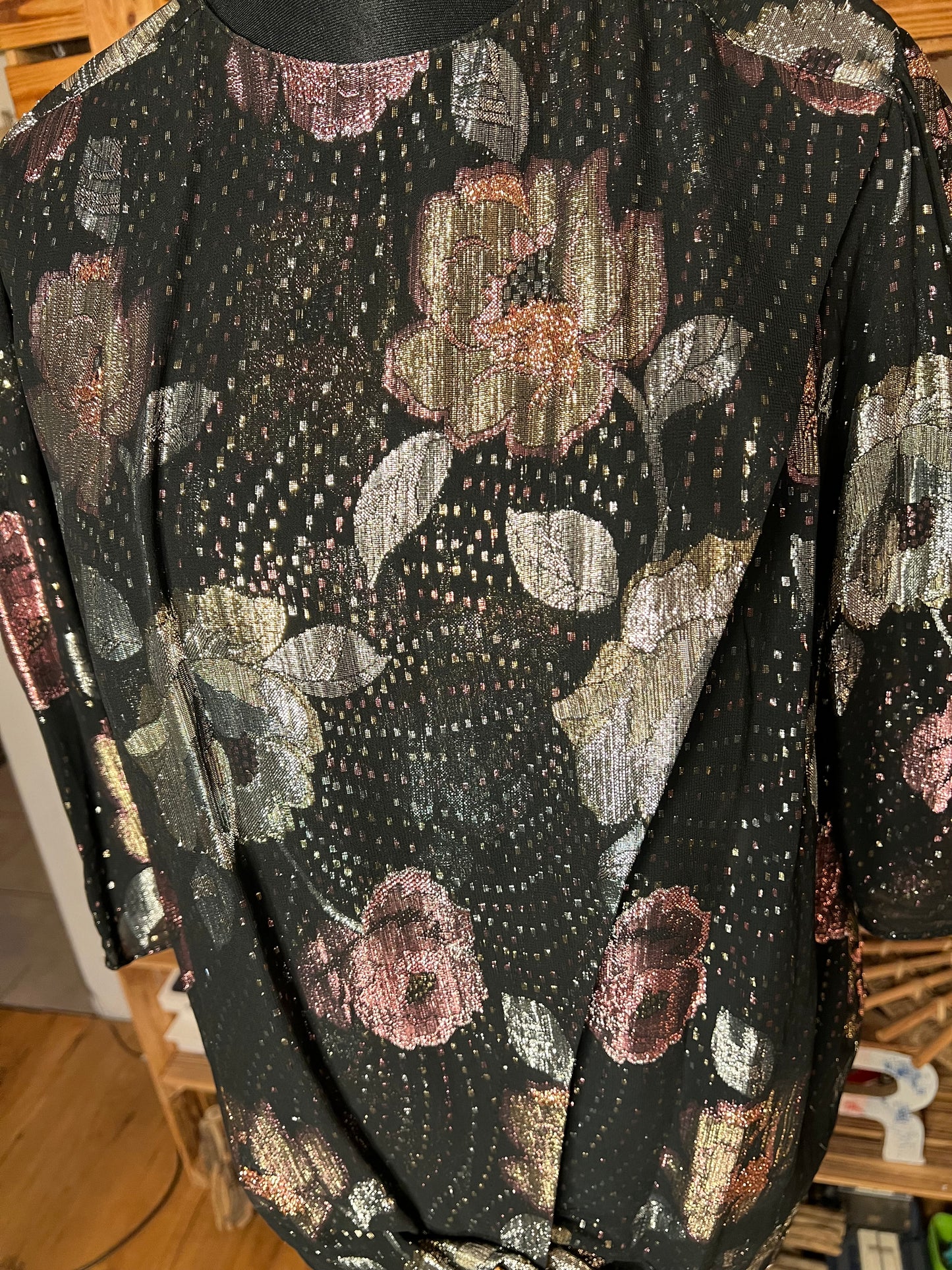 Vintage Glanzbluse Gr. 42 – West Germany – Metallic Blumen – 80s Glam Chic – Schwarz Gold Rosé