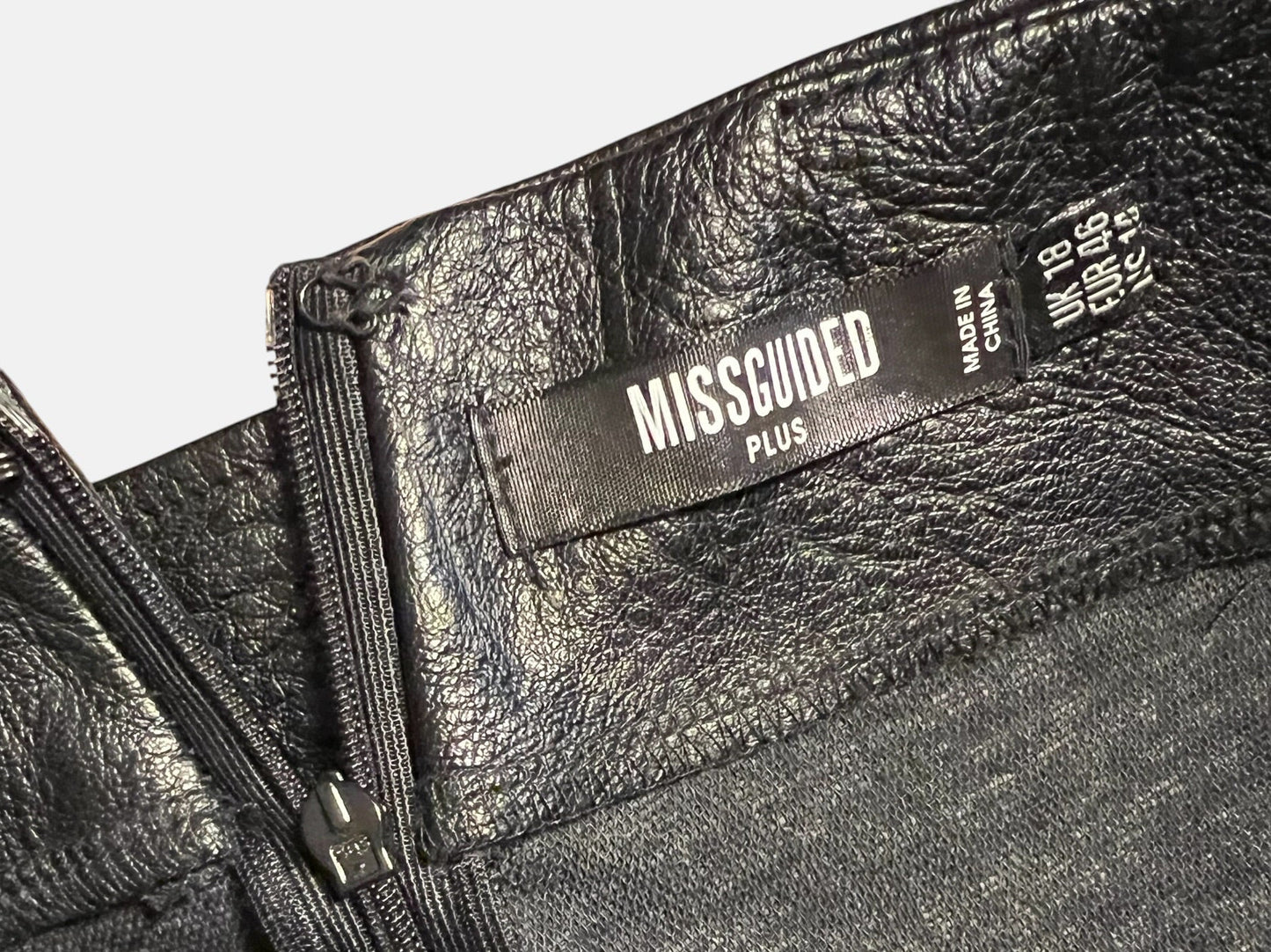 Sara's Choice: Missguided Kunstleder Shorts schwarz| Gr. 44 46 XL | Dark Alternative