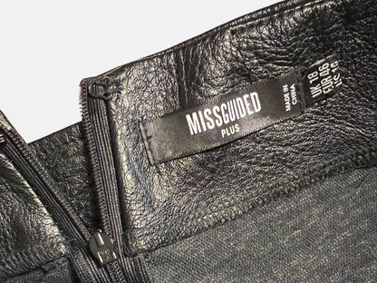Sara's Choice: Missguided Kunstleder Shorts schwarz| Gr. 44 46 XL | Dark Alternative