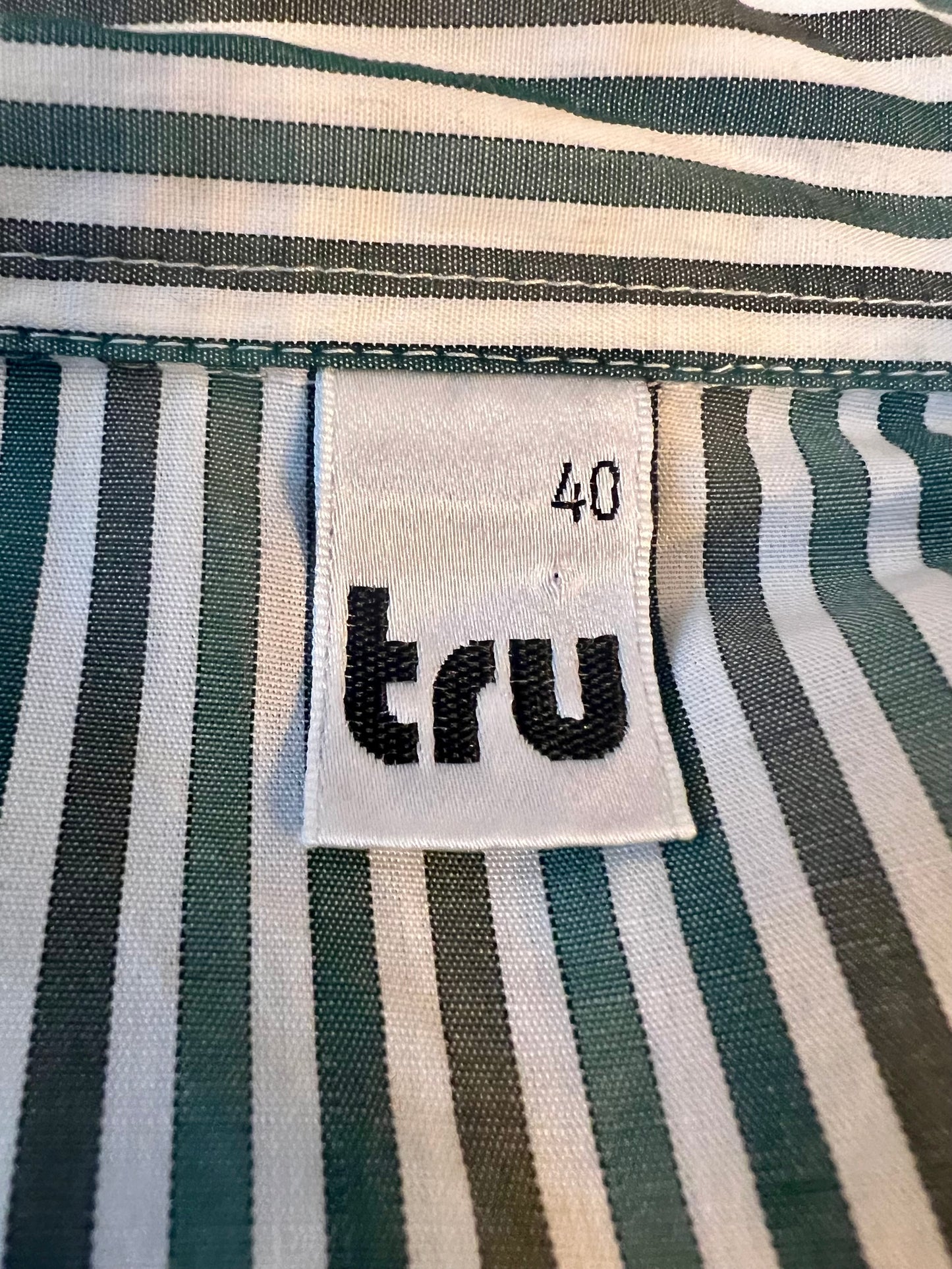 Vintage Tru Bluse Gr. 40 – Weiß mit grünen Streifen | Goldknöpfe | 90s Chic