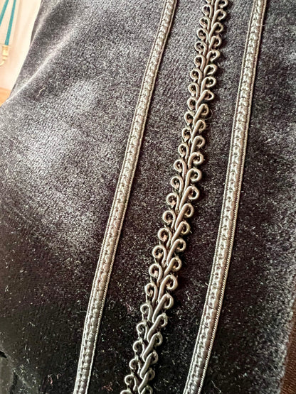Vintage Vera Mont Samt Jacke 38 40 M Schwarz Gothic Style Tailliert Spitzer Schnitt Bordüre 80s 90s Blazer