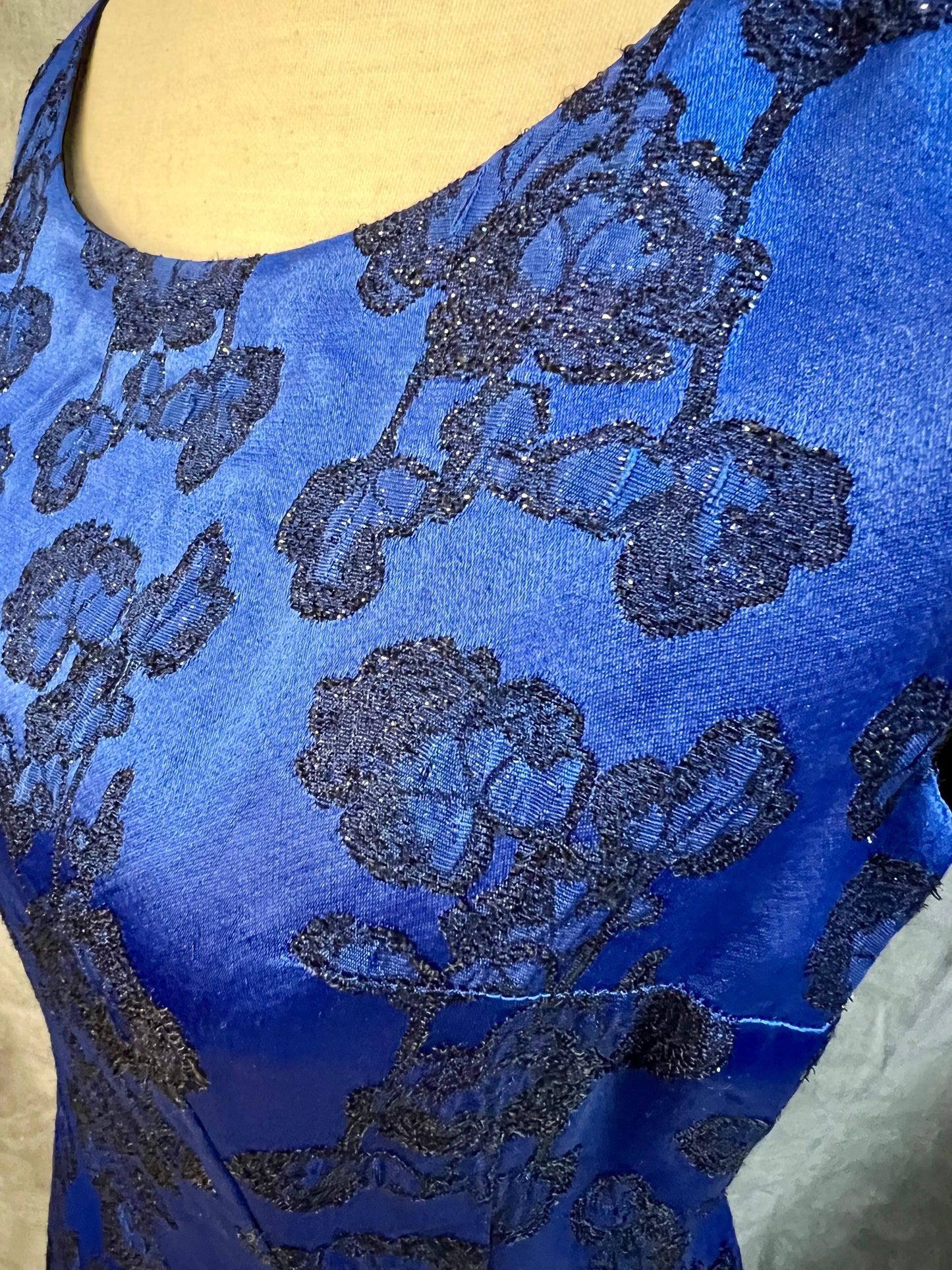 Vintage Abendkleid + Stola Midi blau schwarz 36 38 | Satinlook mit Glitzerstickerei | figurbetont | 90er Y2K Festkleid