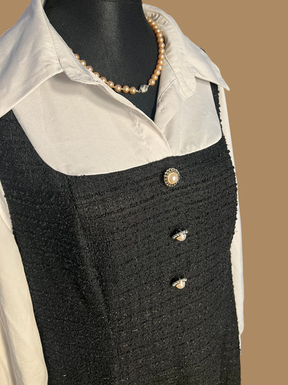 Sara's Choice: Bouclé Kleid mit Bluseneinsatz u. Knöpfe schwarz weiss | Gr. XXL 44 46 | Dark Alternative