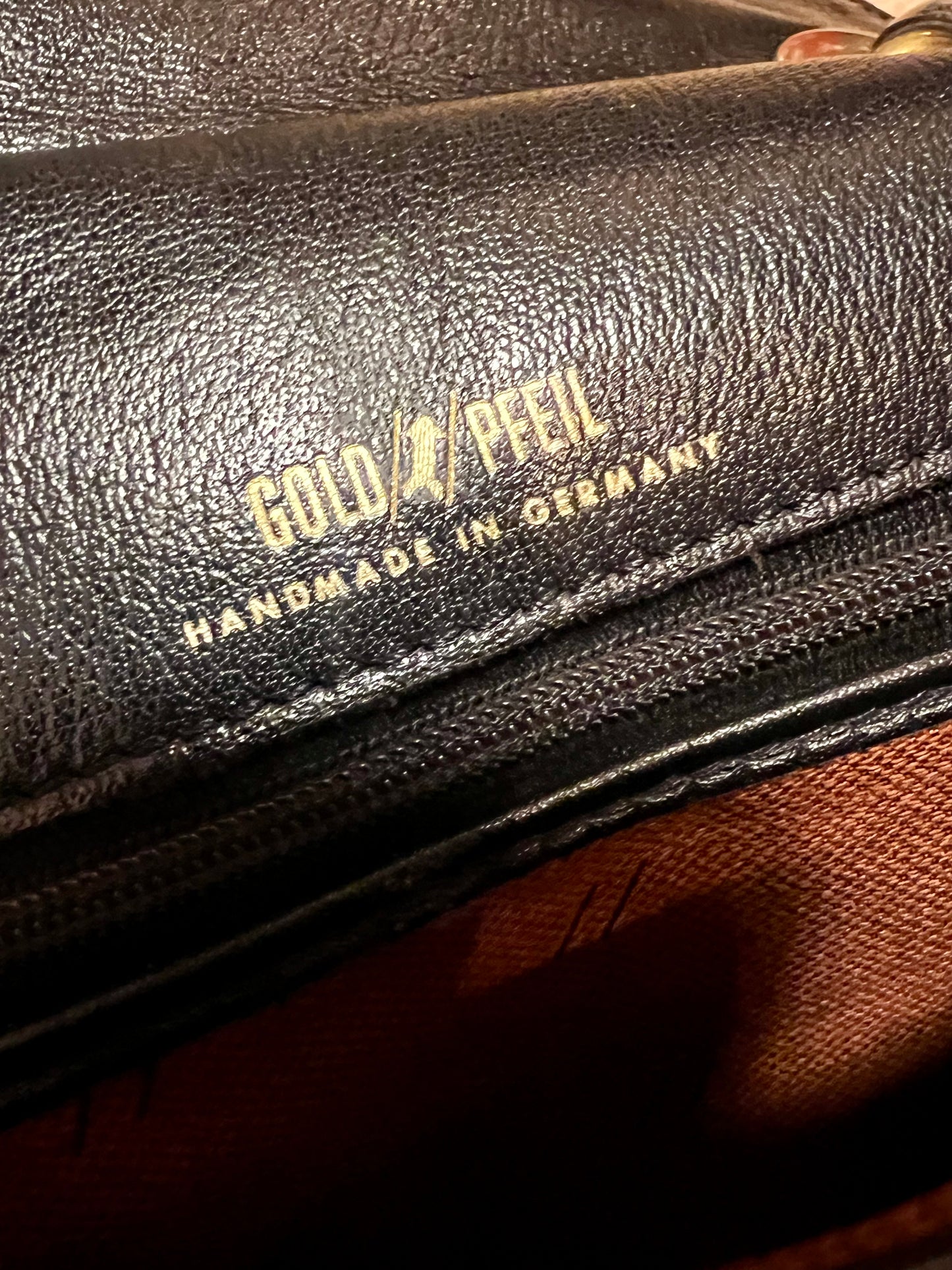 Goldpfeil Vintage Ledertasche Schwarz – Handmade in Germany, Gold‑Hardware, Top Zustand