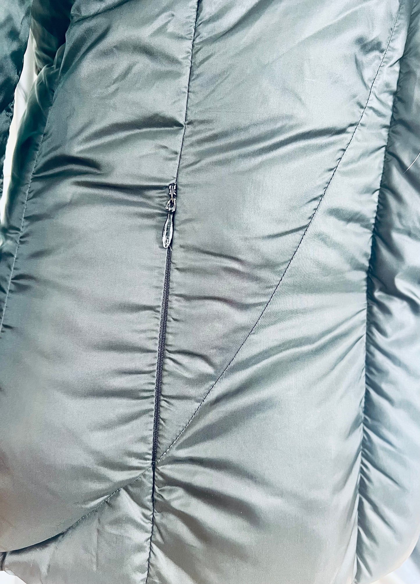 Max Mara Daunenjacke 100 % Daune Schwarz Gr. 36 / IT 40 – Tailliert & Elegant