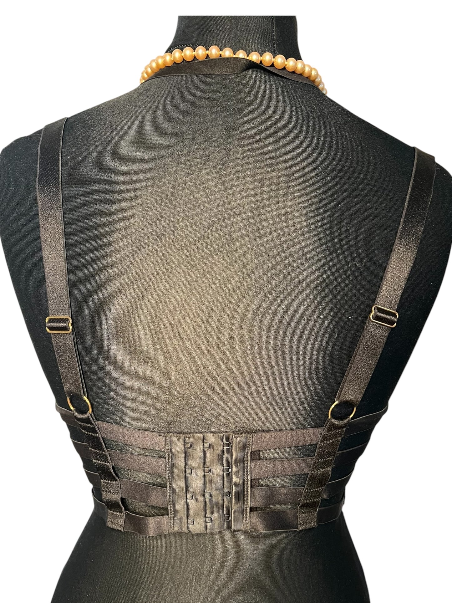 Sara's Choice: Hunkemöller – Harness Strappy BH Top Lack Kunstleder schwarz  | Gr 85F L 40 42 | Dark Alternative