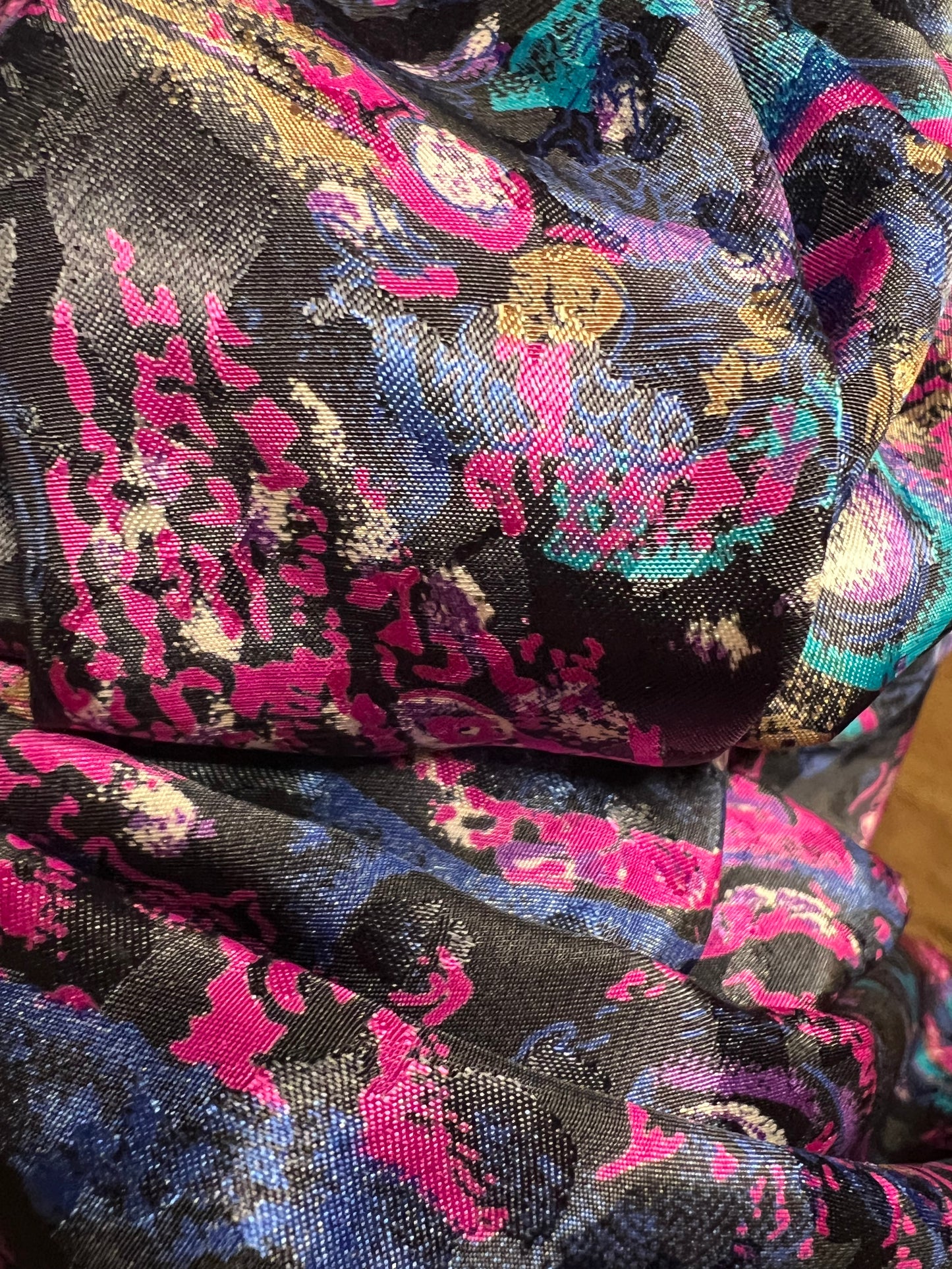 Vintage Tellerrock 80s , Gr 36–42 passend, schwarz pink lila blau bunt gemustert – Midirock schwingend – Statement Rock